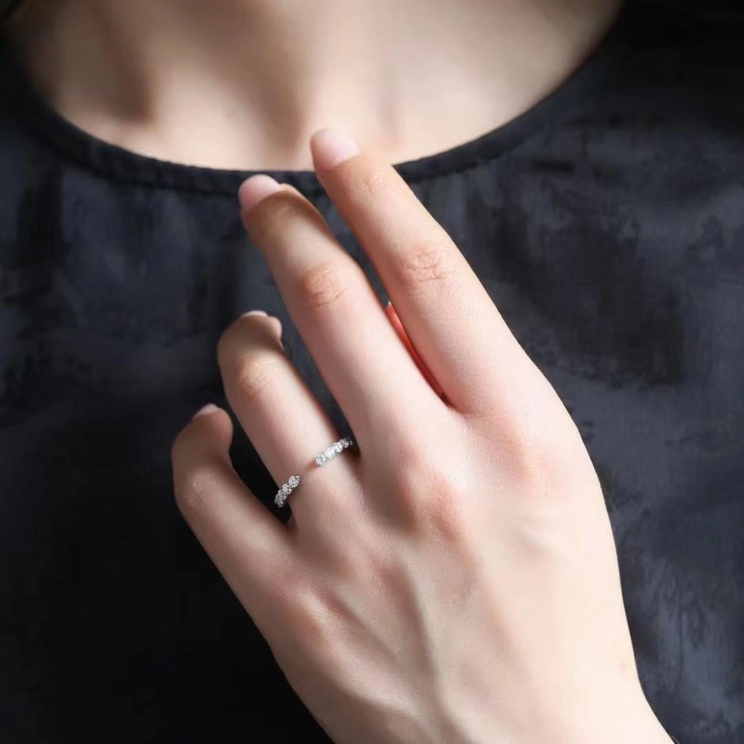 925