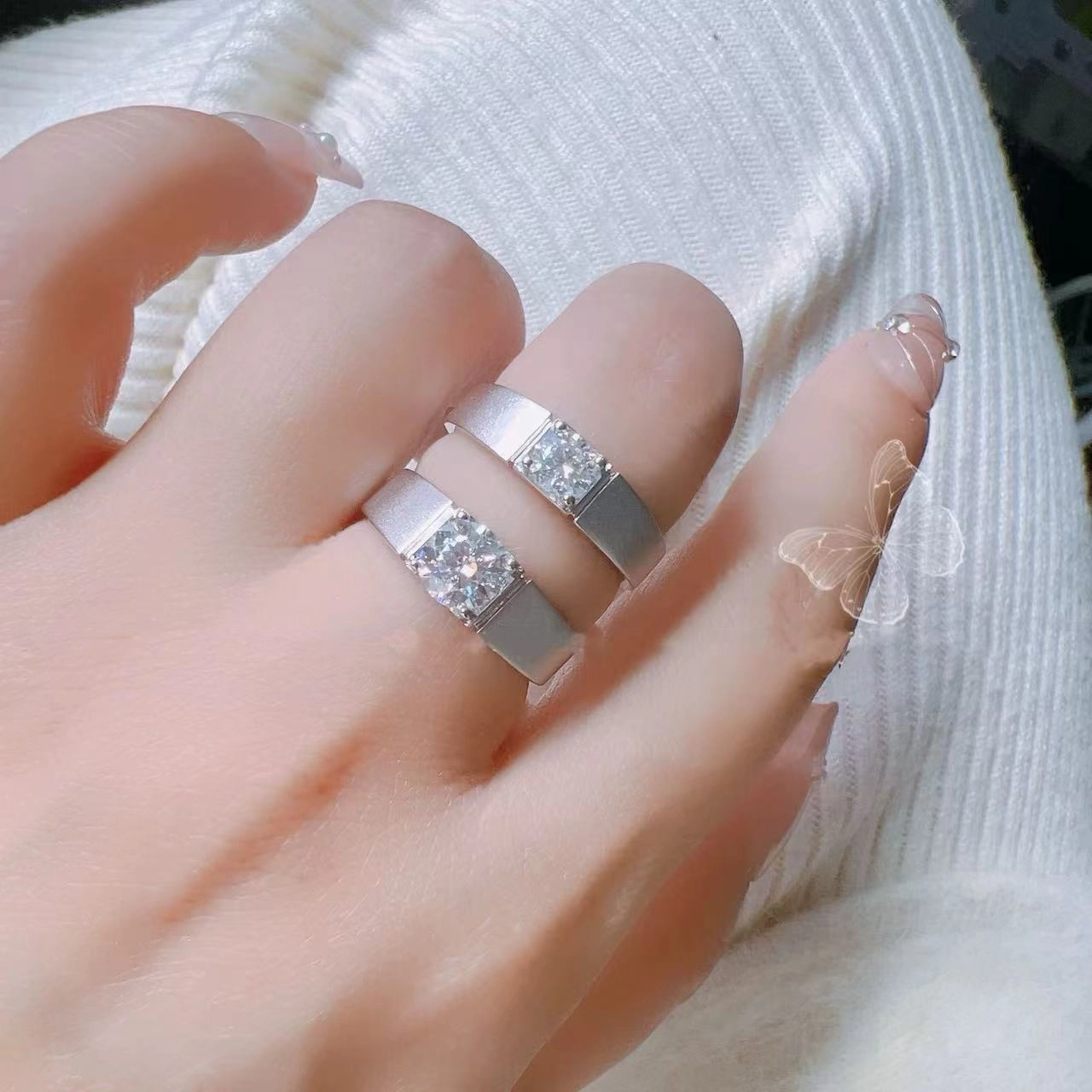 925