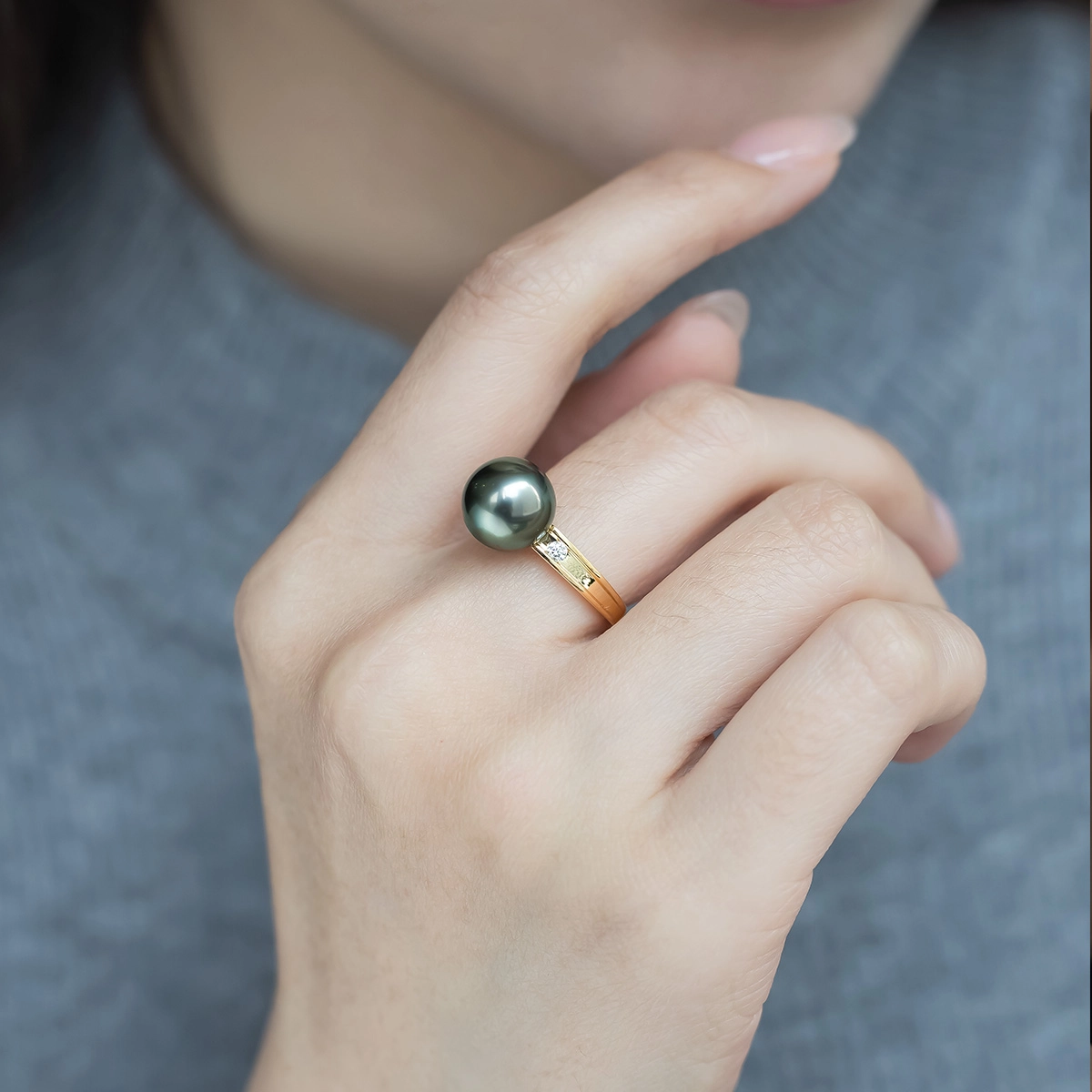 AKOYA 18K
