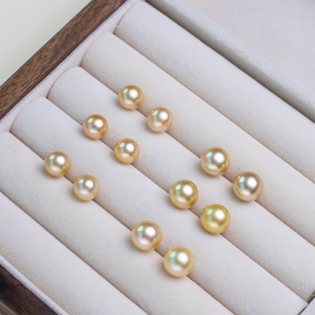 AKOYA 18K 8-99-10