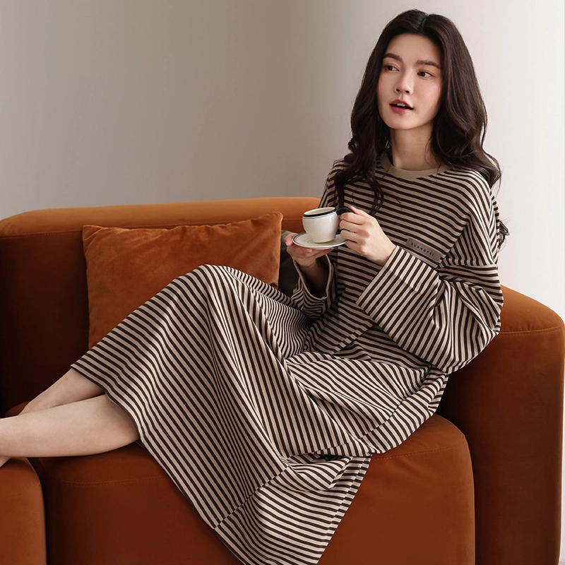 欧迪芬 简约休闲长袖带胸垫可外穿家居服睡裙 女款 杏色条纹