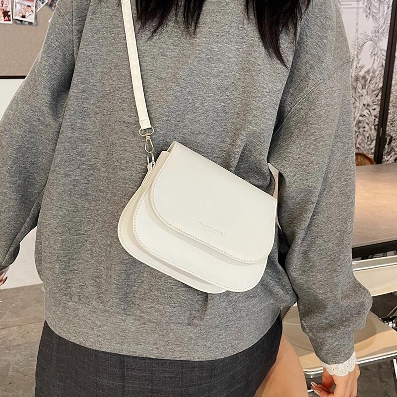 米囹 女孩乐趣皮面皮质细腻 街头行走表达优雅 学院风精致 女款 轻盈 斜跨包 小号 白色/黑色/粉红色/卡其色/蓝色