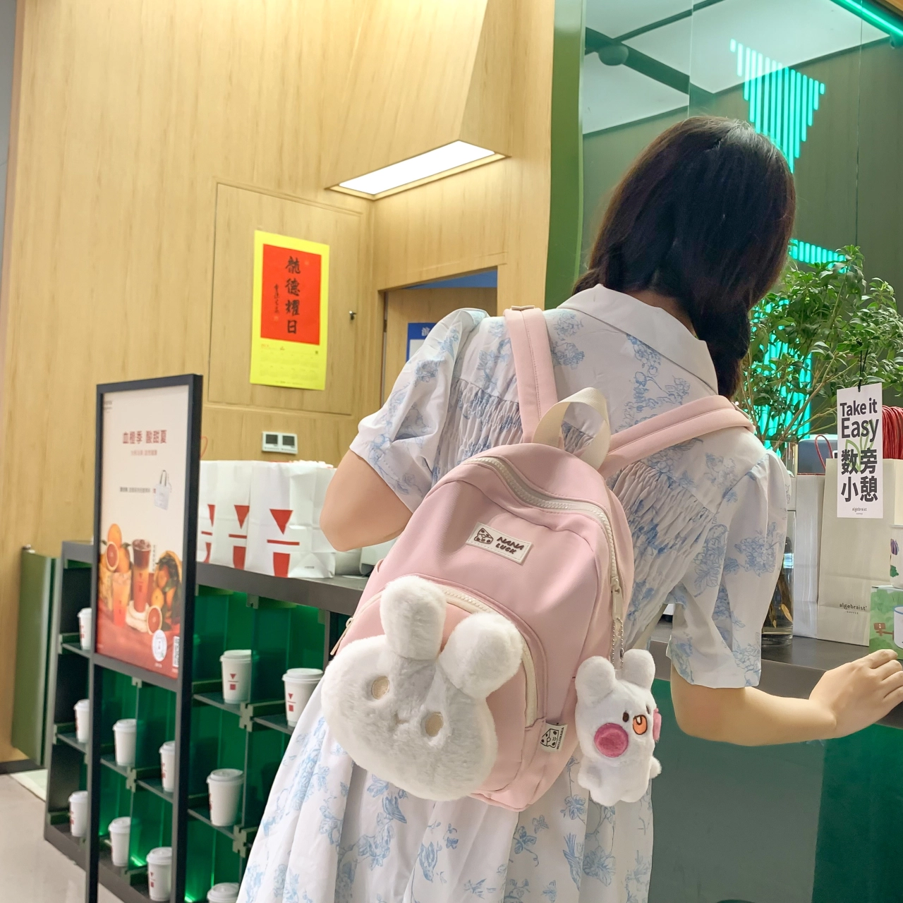 米囹 潮萌毛绒兔子装饰 夸张有型可爱百搭 男女同款 轻盈 双肩包 常规 黑色/桔红色/紫色/绿色/粉色