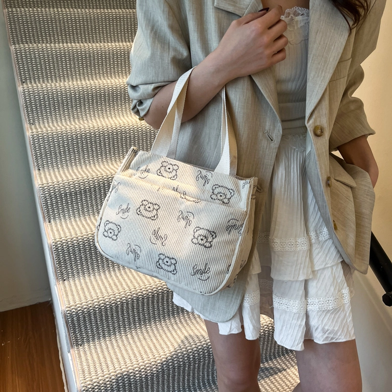 米囹 暖色系小熊印花品味英伦潮搭 优雅女孩乐趣户外穿搭单品好看 女款 轻盈 拎包 小号 青少年 白色/黑色/粉红色/咖色/棕色