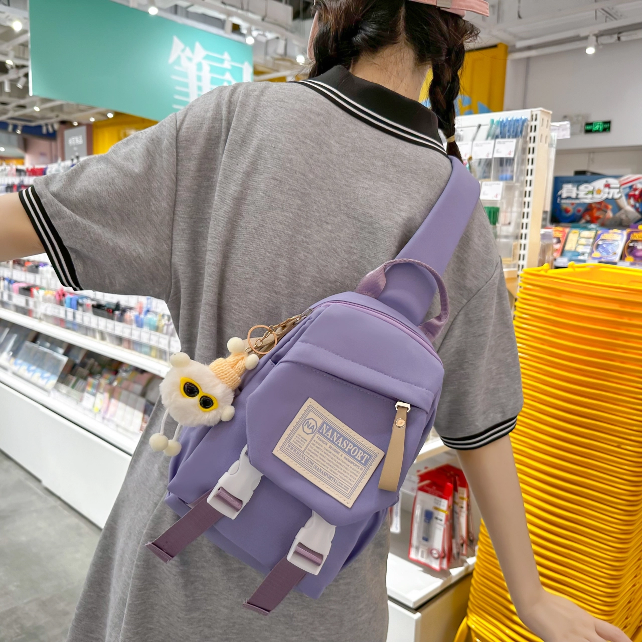 米囹 女孩百搭甜酷风 经典逛街出游通勤 男女同款 轻盈 斜跨包 中号 白色/黑色/红色/紫色/粉红色