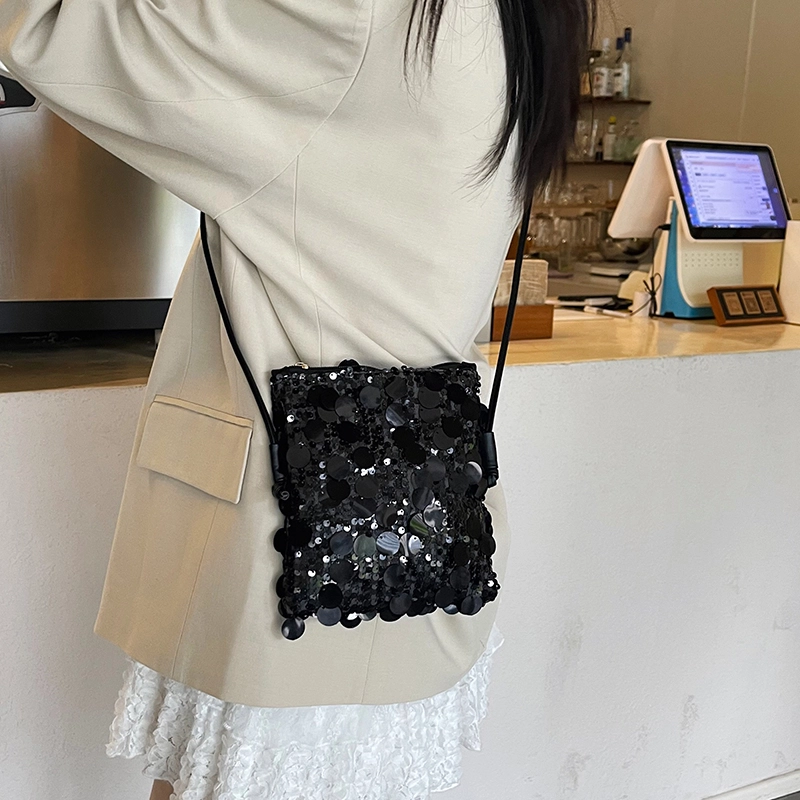 米囹 亮晶晶元素街头吸睛单品 女孩乐趣穿搭别样优雅 女款 轻盈 斜跨包 小号 银色/黑色/紫色/金色