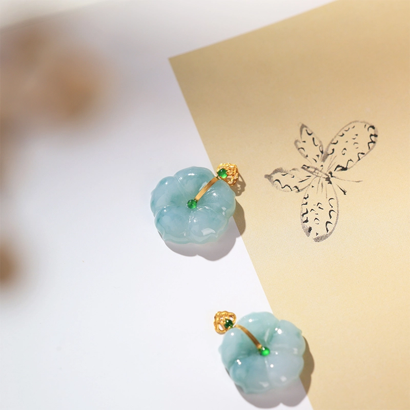 清雪 翡翠花朵 玉石文玩 国潮国风 幸运五叶草 轻奢小众 清新款 个性设计 糯冰 项链 女款 礼盒装