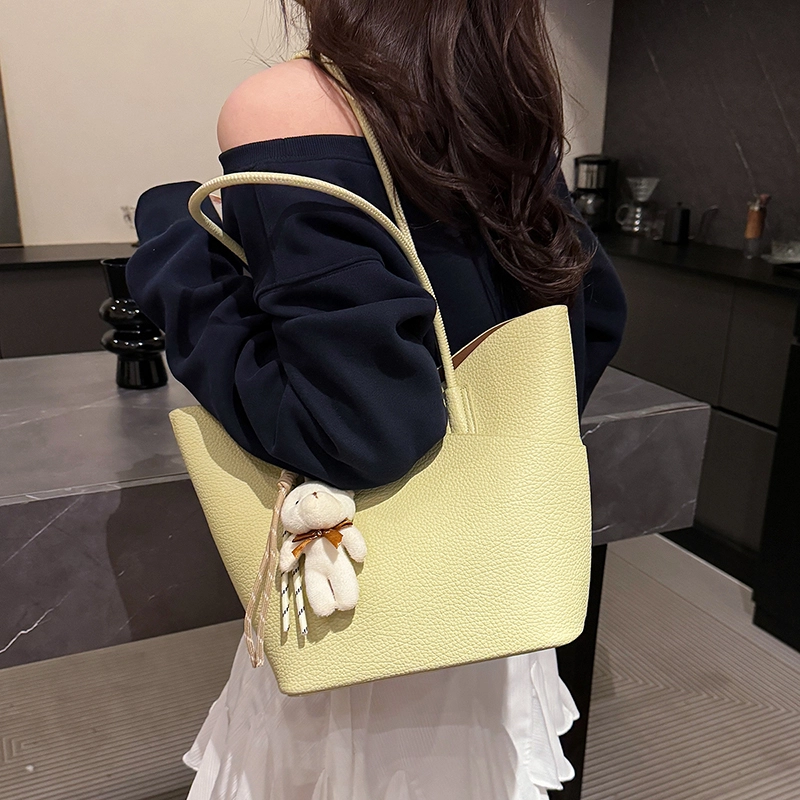 Z 1979 PU Tote