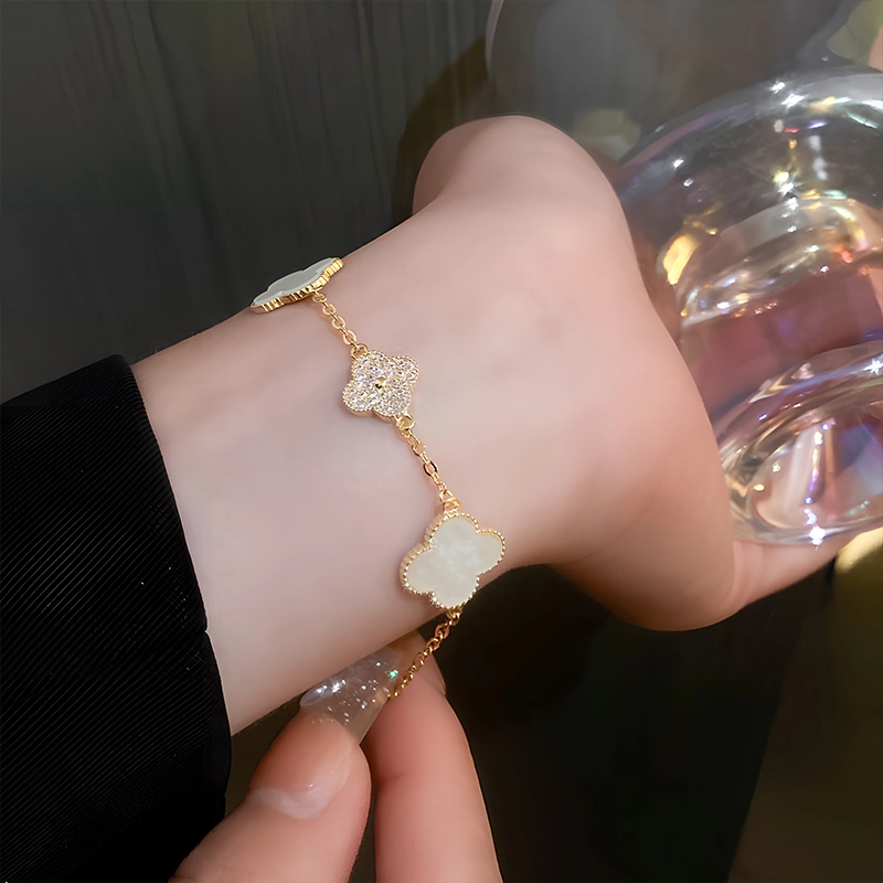 尚仟伊 【富家千金感】轻奢复古幸运四叶草气质百搭简约时尚优雅精致小众设计高级感周年#好运 合金 手链 女款
