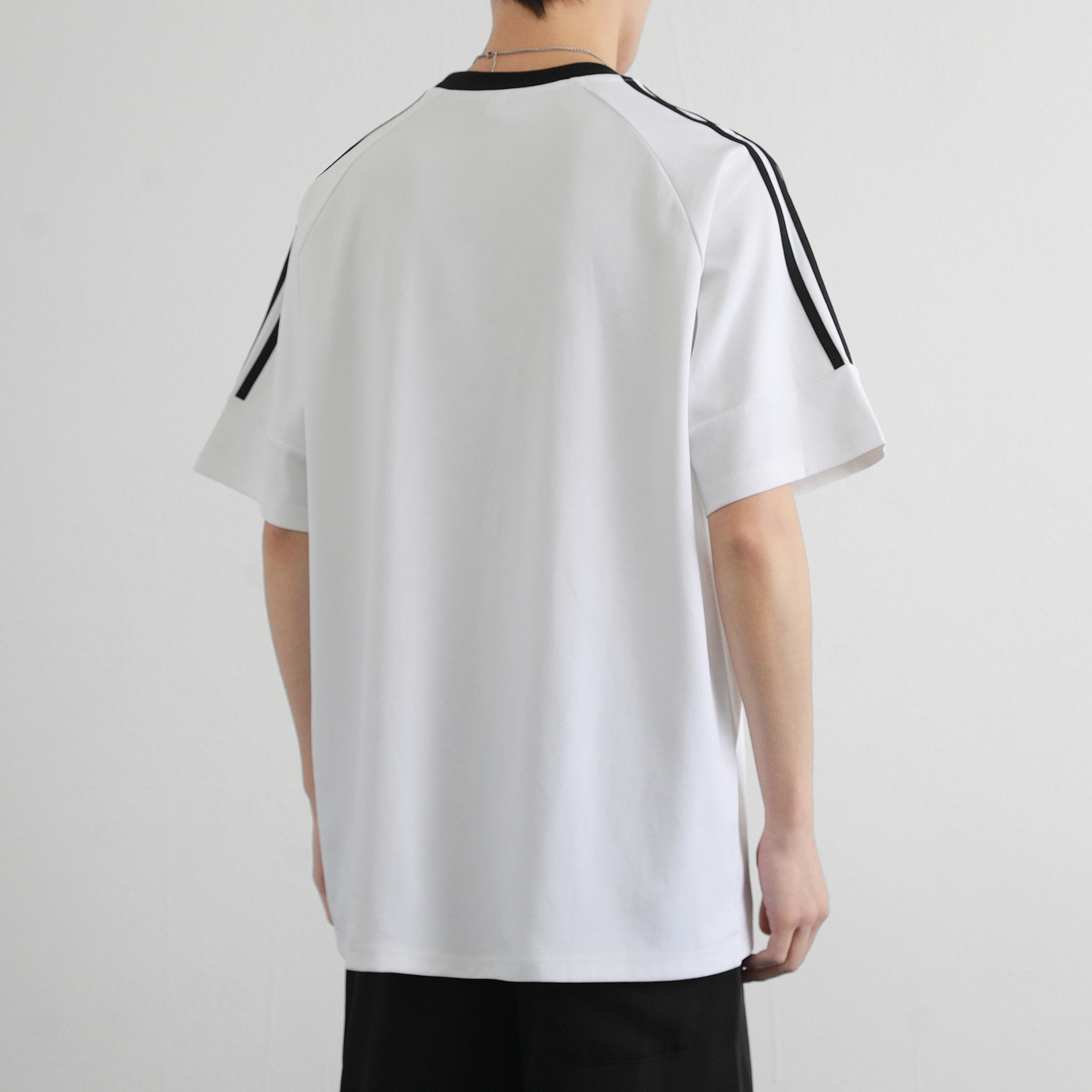 URBAN AUTHENTIC T