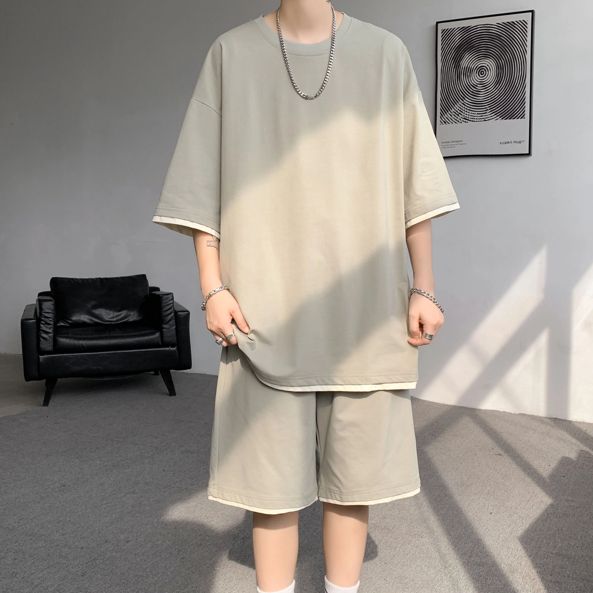 URBAN AUTHENTIC T