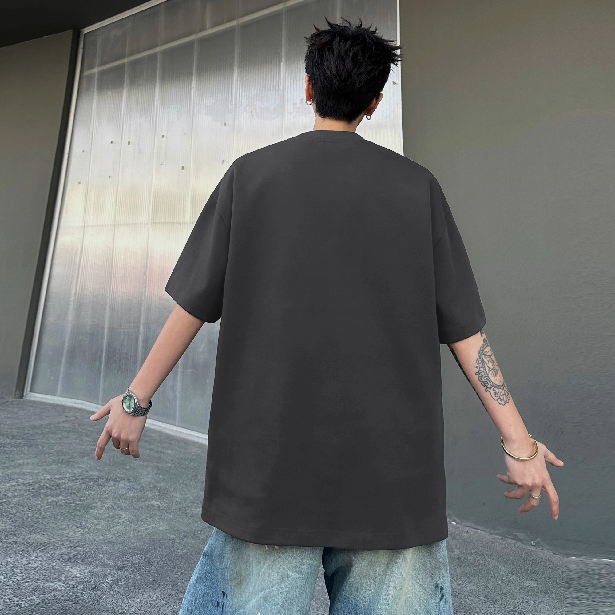 URBAN AUTHENTIC T