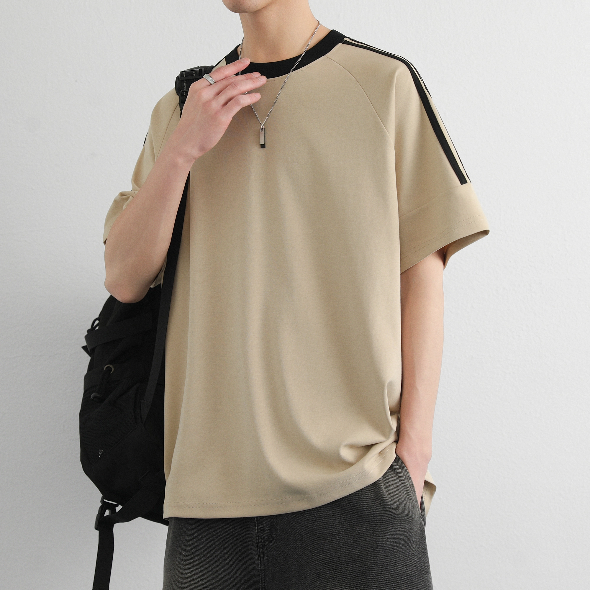 URBAN AUTHENTIC T