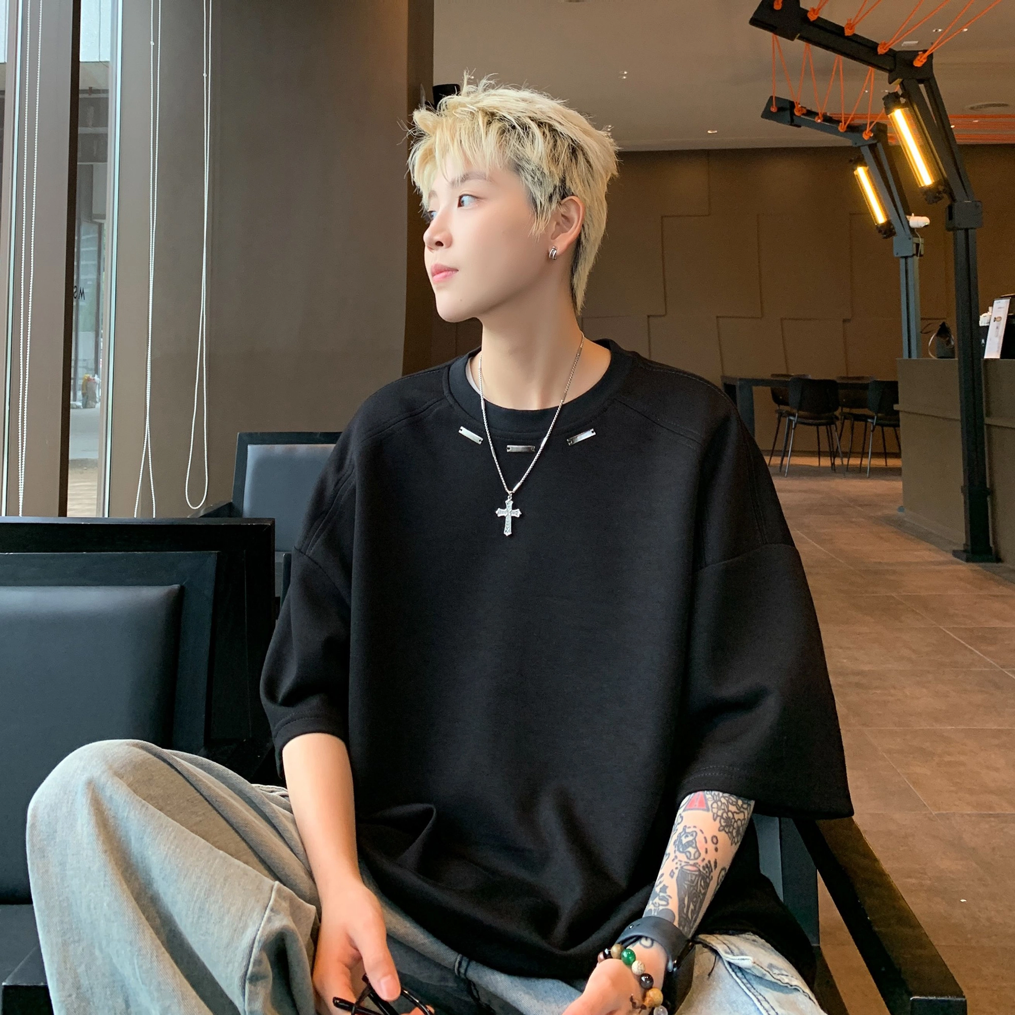 URBAN AUTHENTIC T