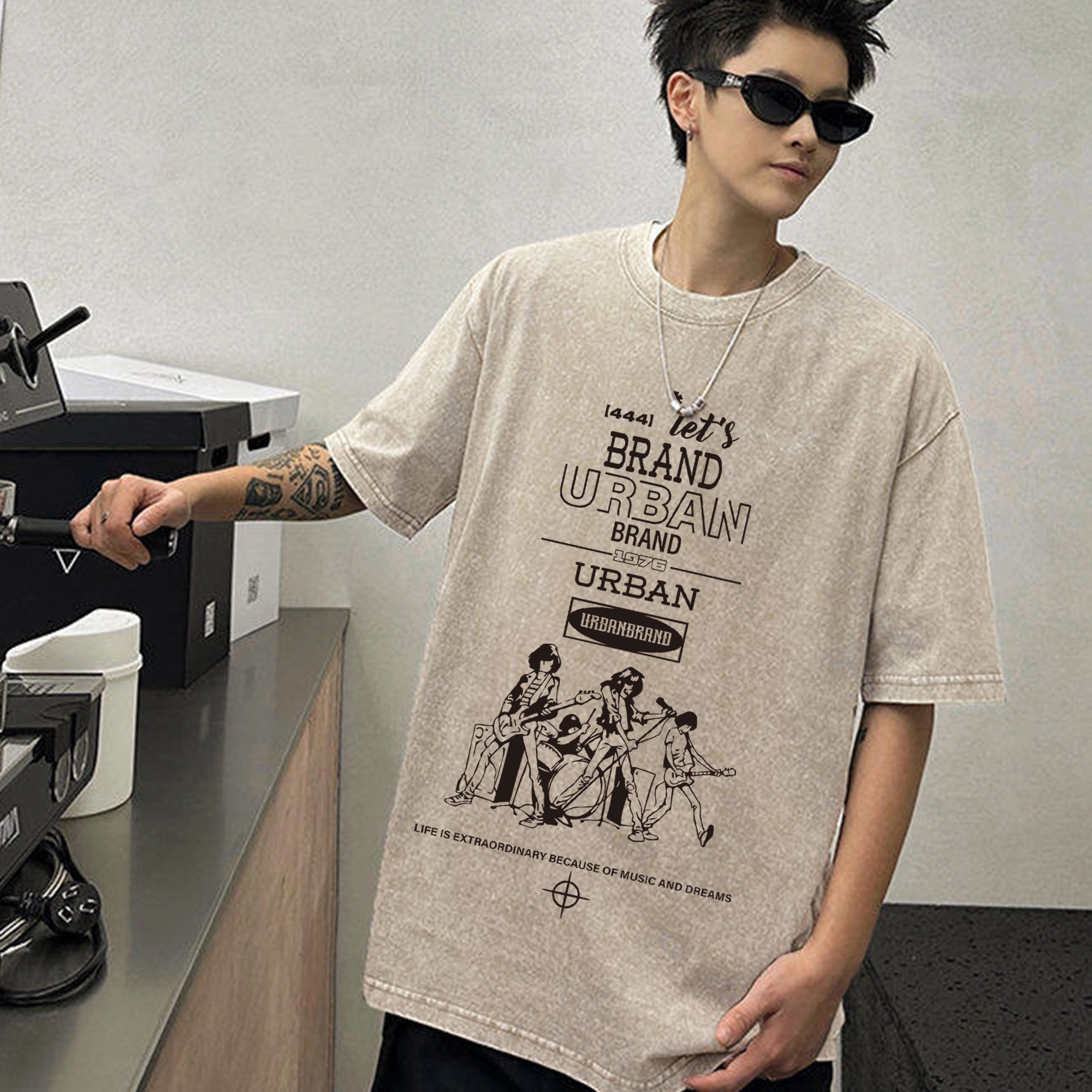 URBAN AUTHENTIC LOGOT