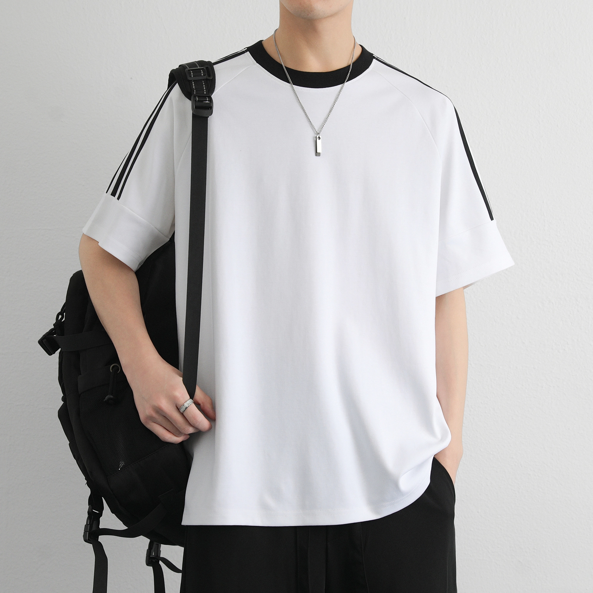 URBAN AUTHENTIC T