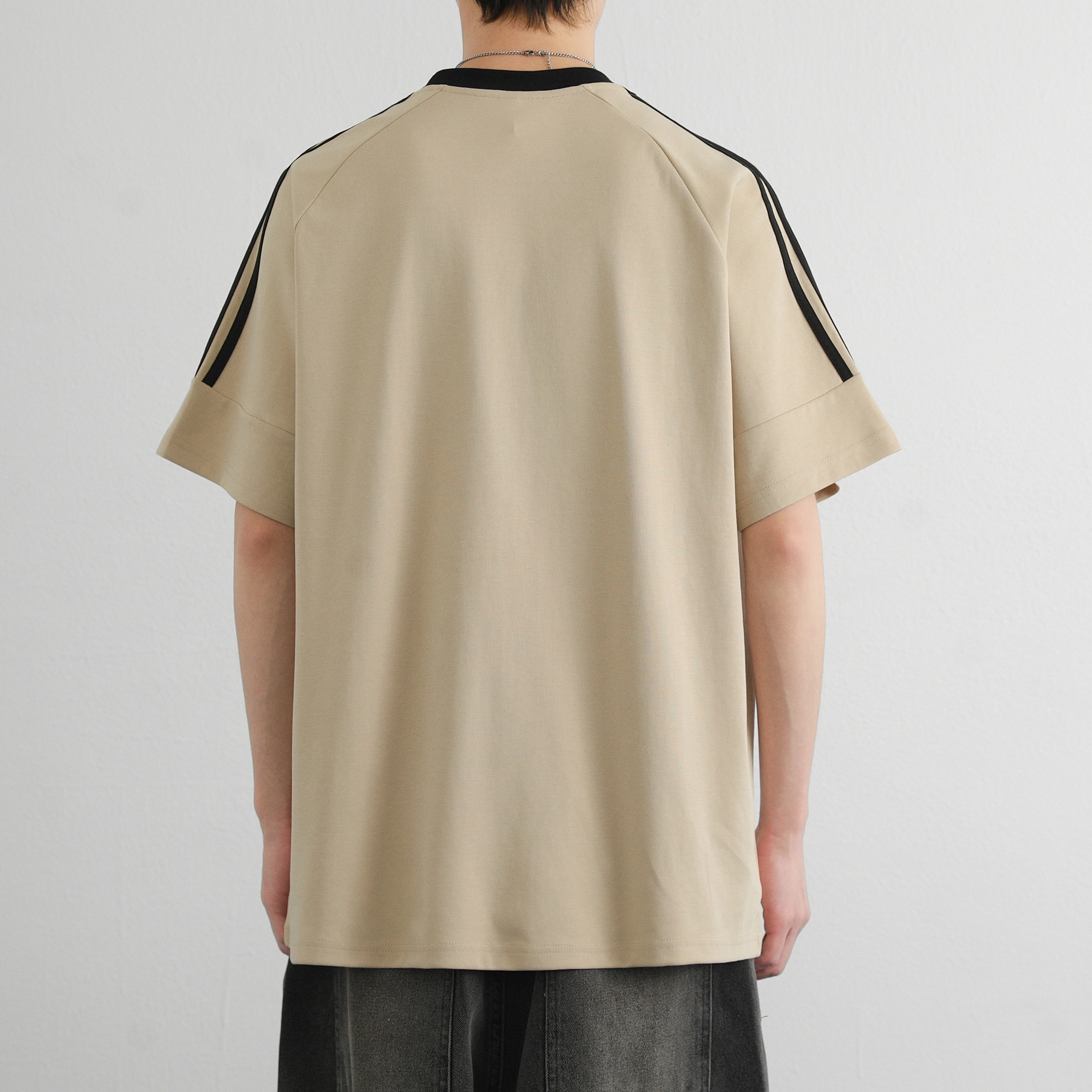 URBAN AUTHENTIC T