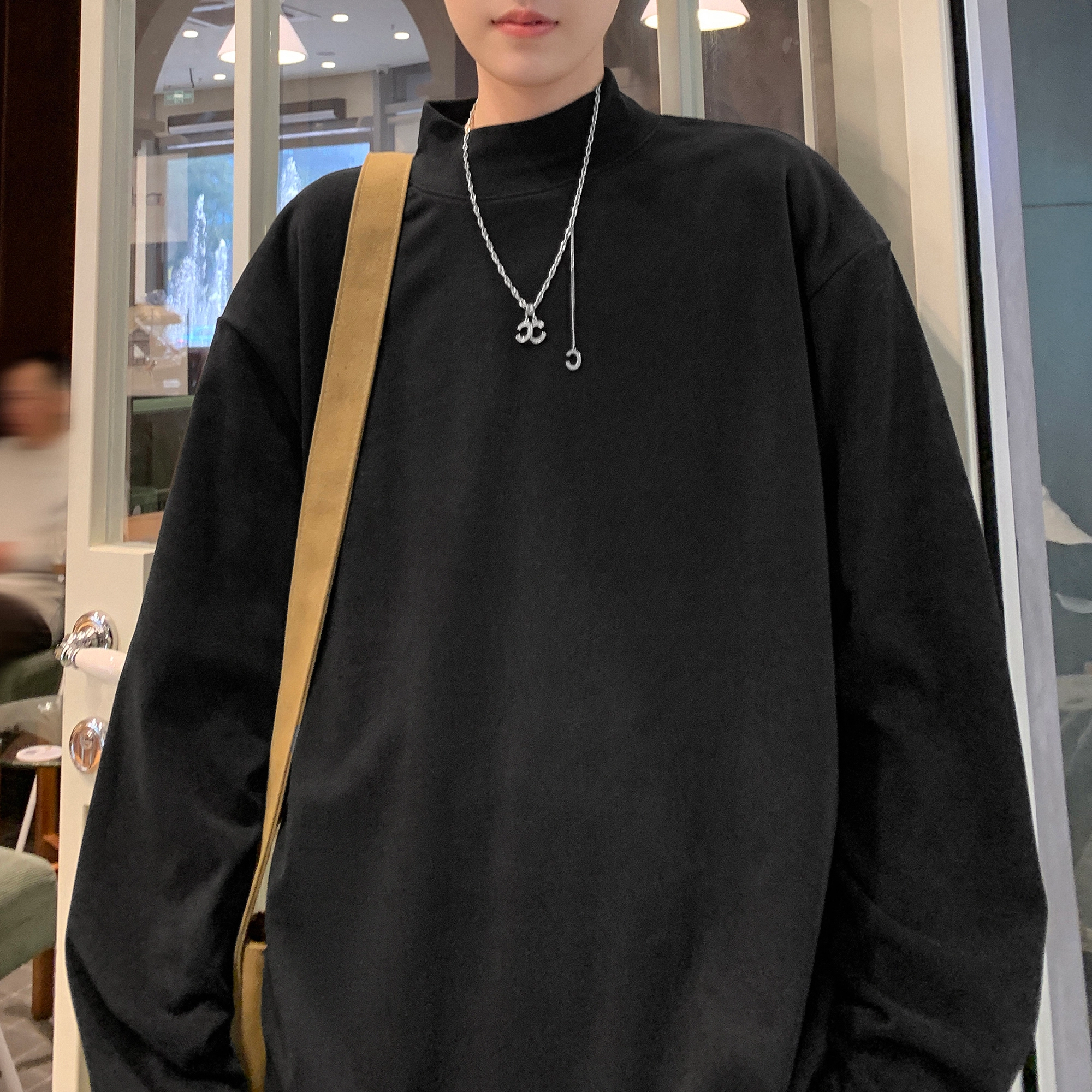 URBAN AUTHENTIC T