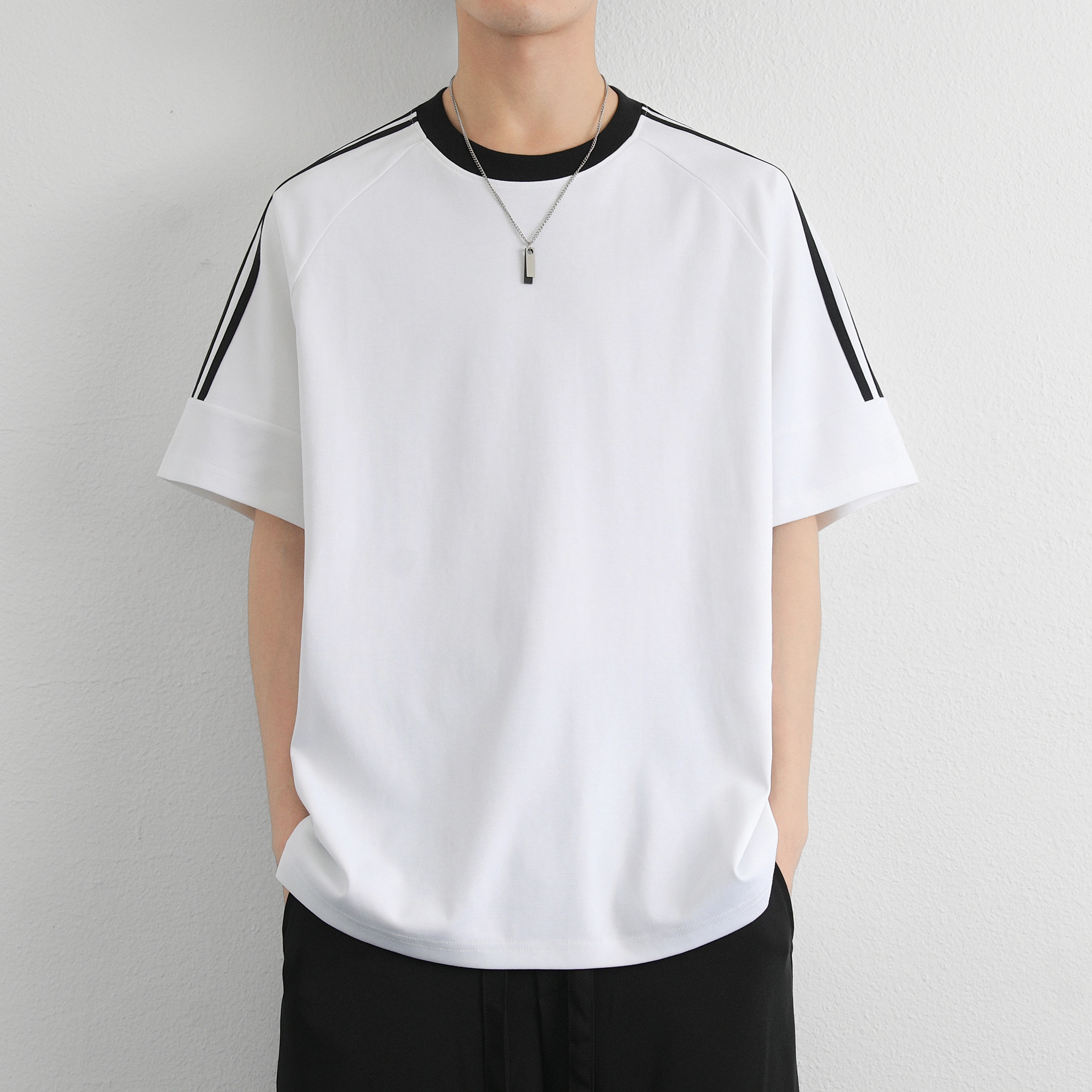 URBAN AUTHENTIC T