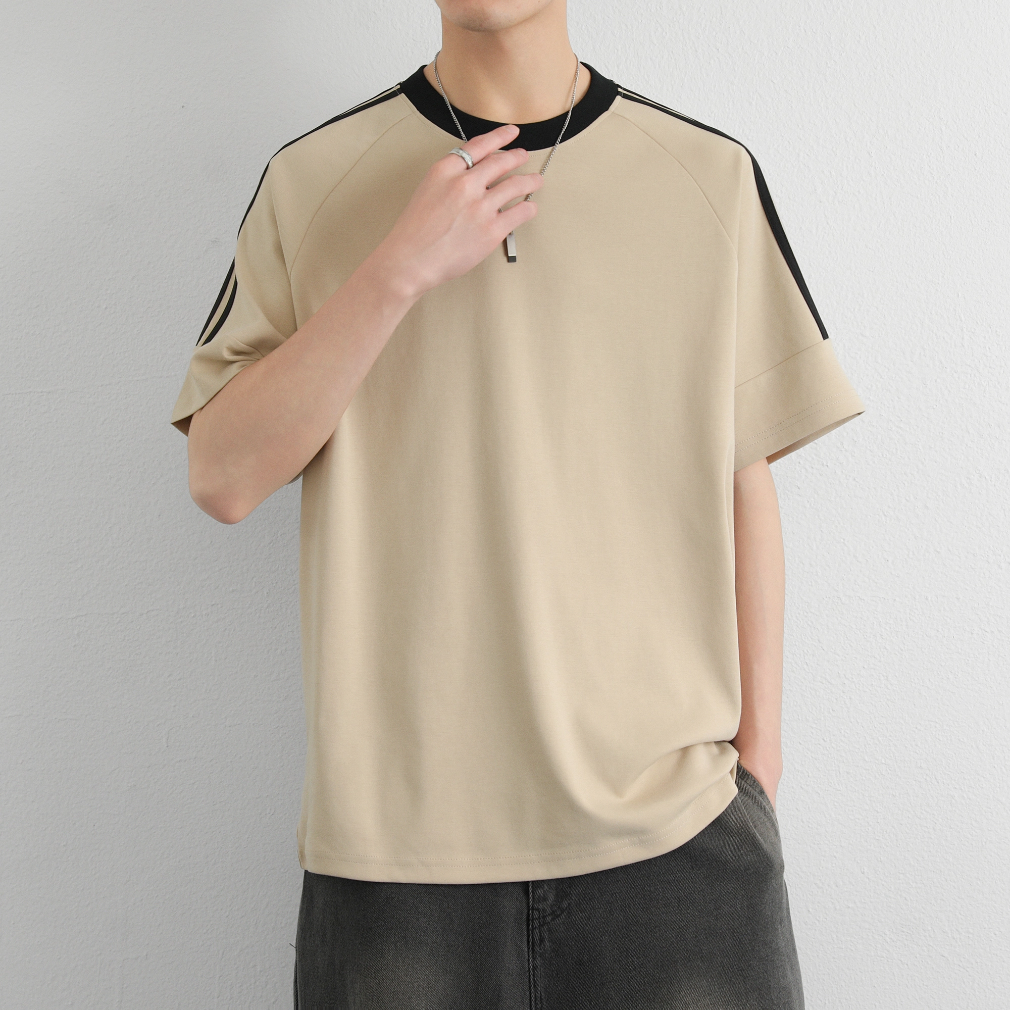 URBAN AUTHENTIC T