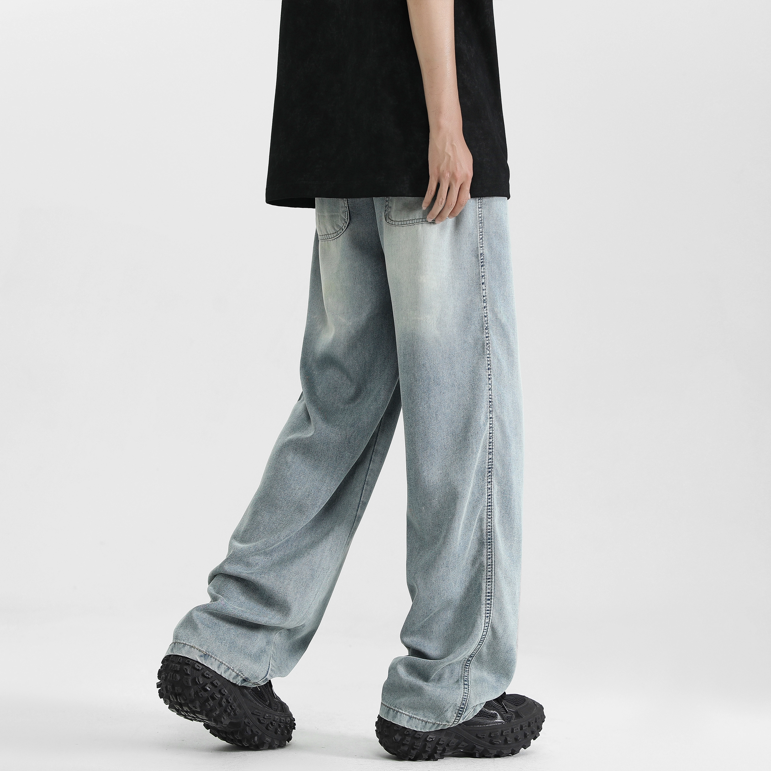 URBAN AUTHENTIC logo