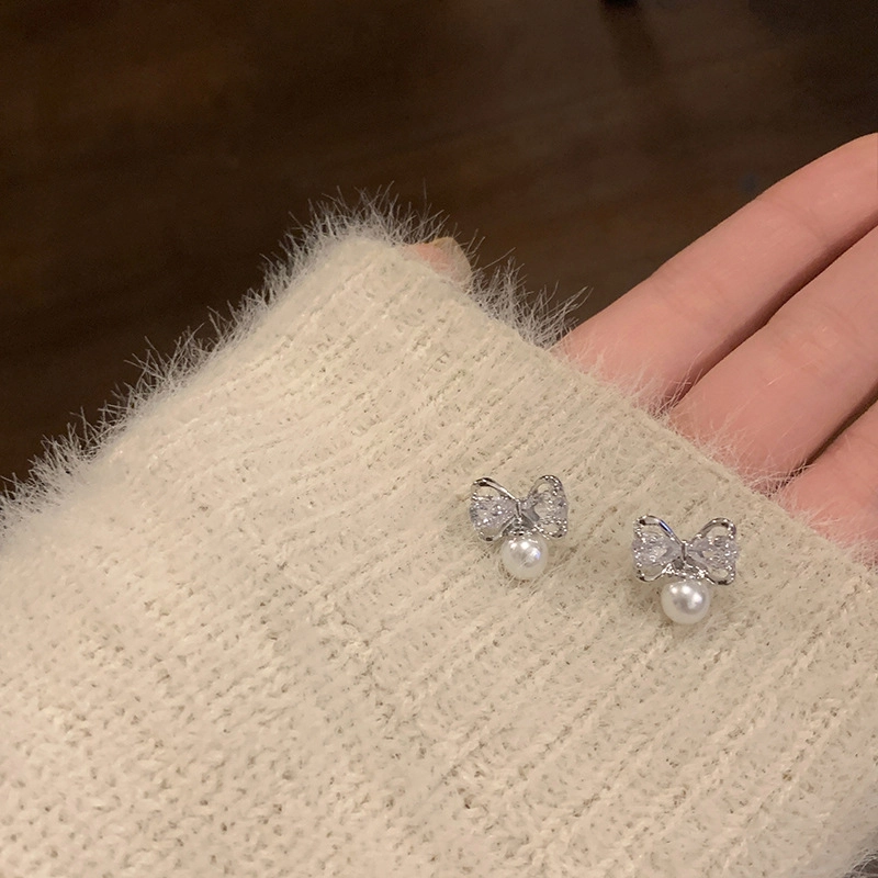 石缘聚 小巧轻奢锆石蝴蝶结珍珠 合金 贝珠 耳钉 女款