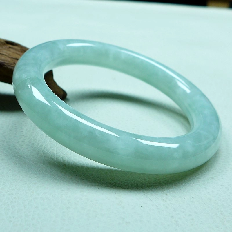 菲燕 淡苹果绿 圆条 冰种 翡翠手镯 女款