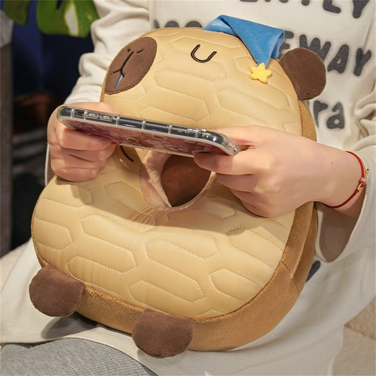 安之静雅 水豚乳胶冰丝午睡趴枕 玩偶周边