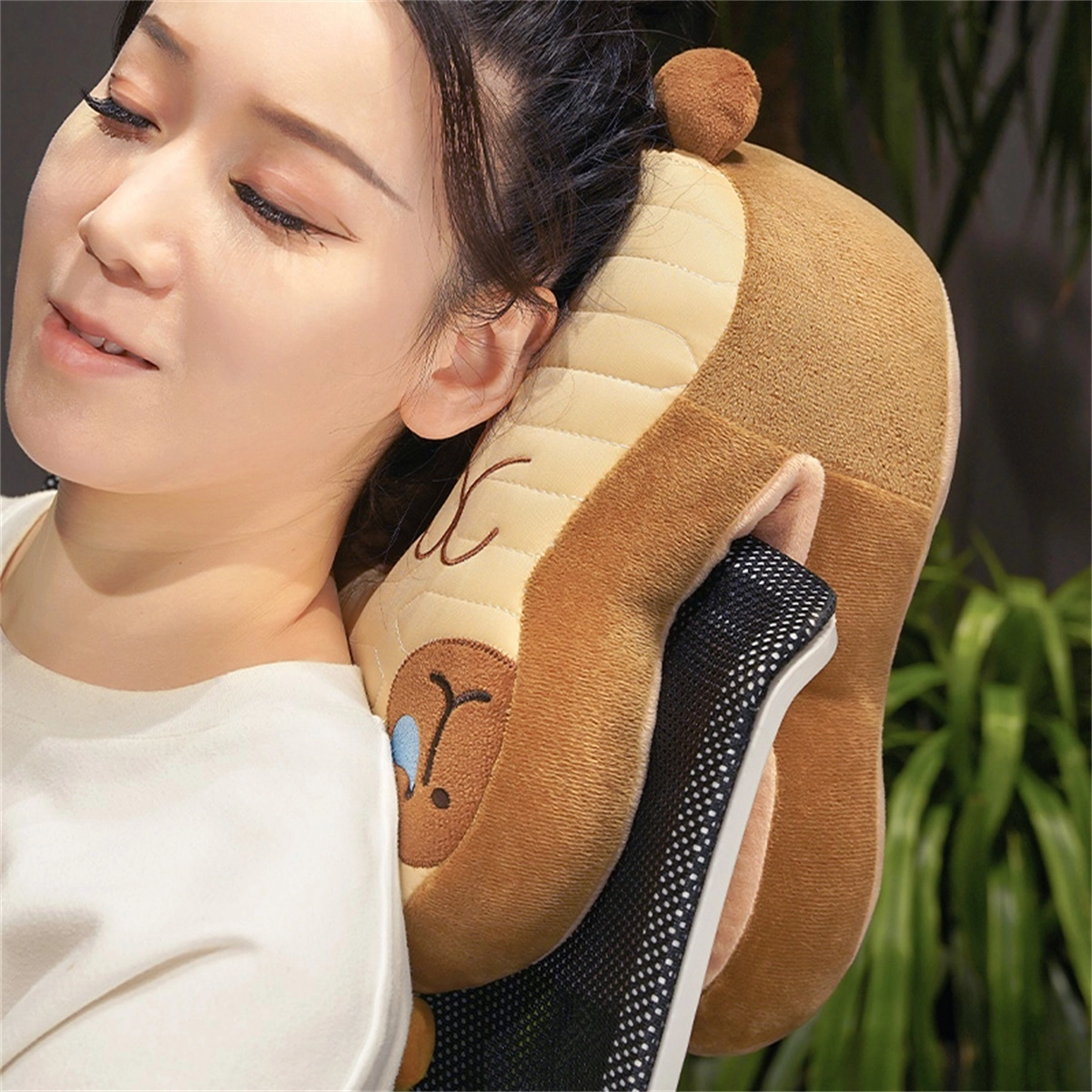 安之静雅 水豚乳胶冰丝午睡趴枕 玩偶周边