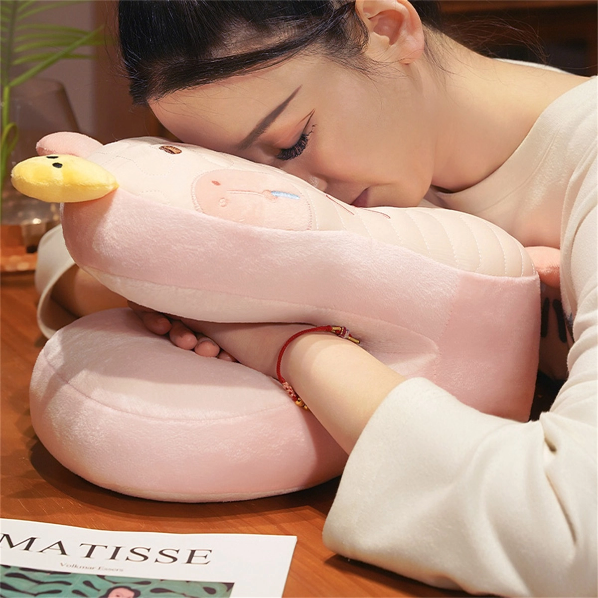 安之静雅 水豚乳胶冰丝午睡趴枕 玩偶周边