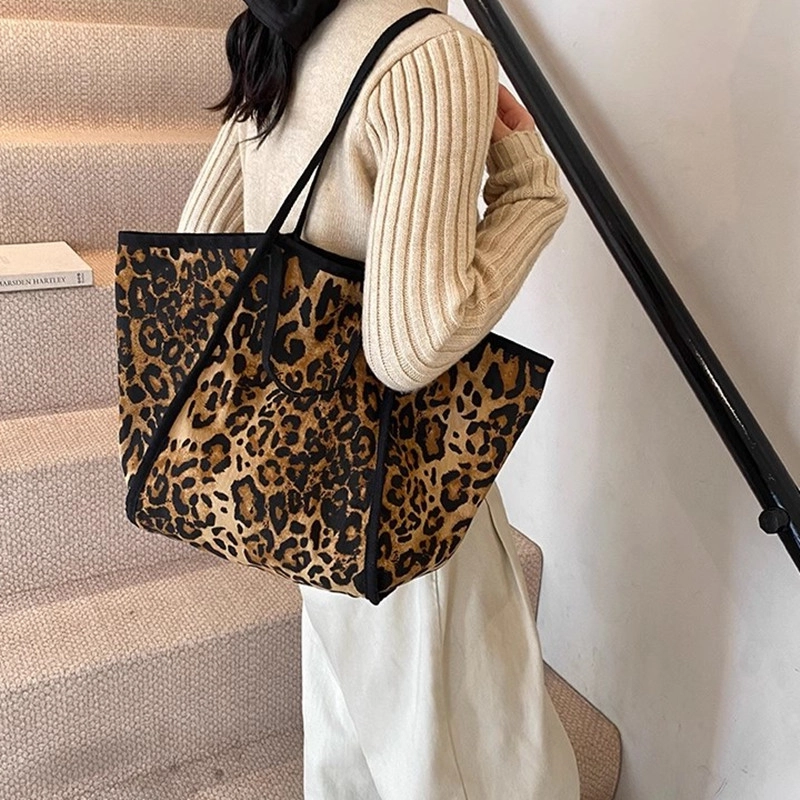 DALO Tote