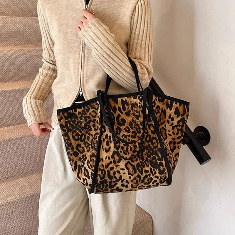 DALO Tote