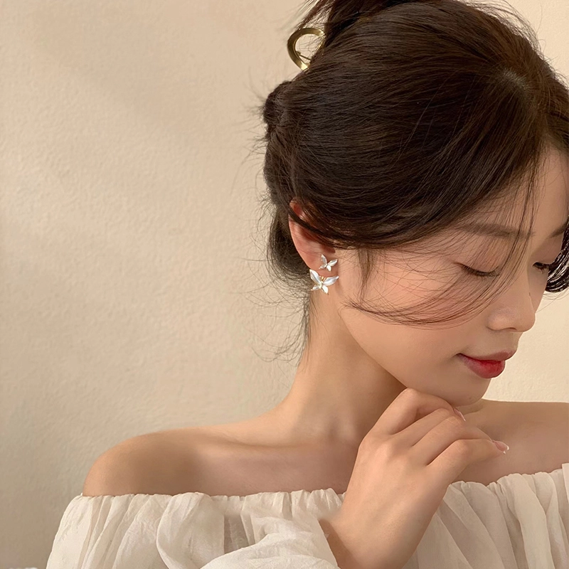 伊灿 一款两戴白色珐琅超仙蝴蝶 电镀真金 耳环 女款 温柔通勤