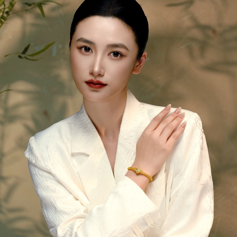 中鑫珠宝 鎏金芳华贵妃镯古法花丝螺钿如意花型镯子 足金 按克计价 黄金手镯 女款