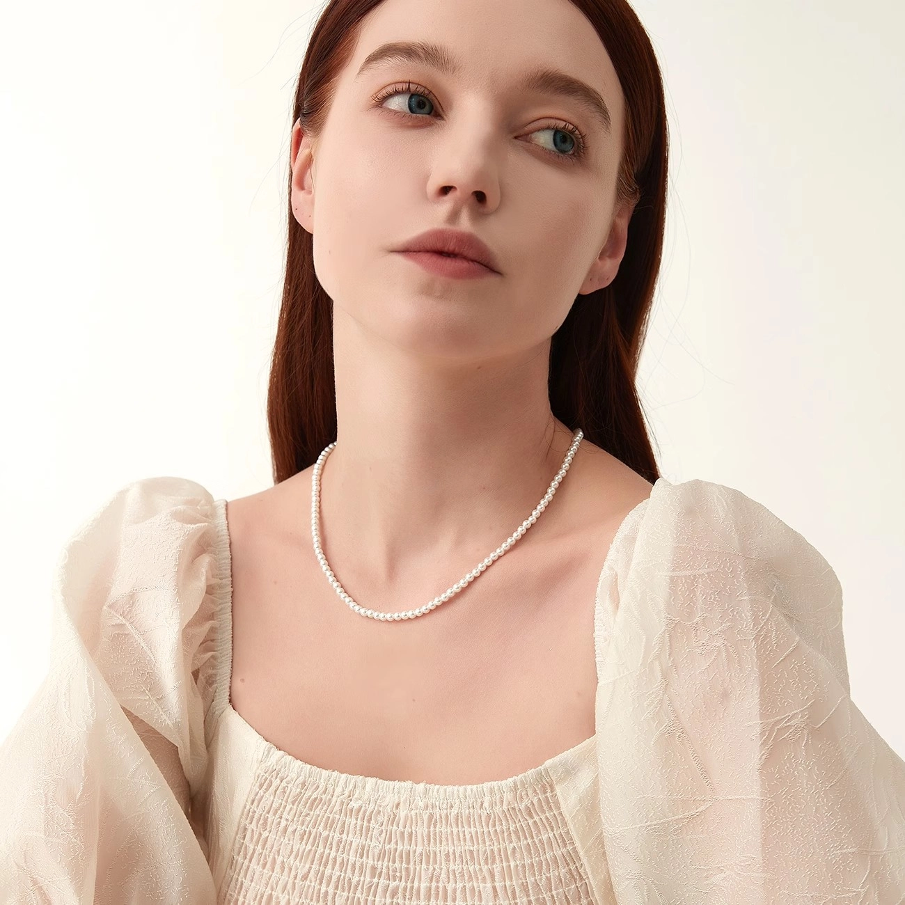 Exhibition choker
