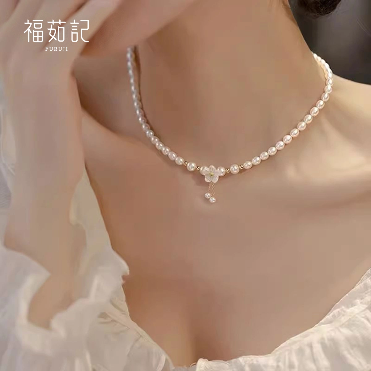 925