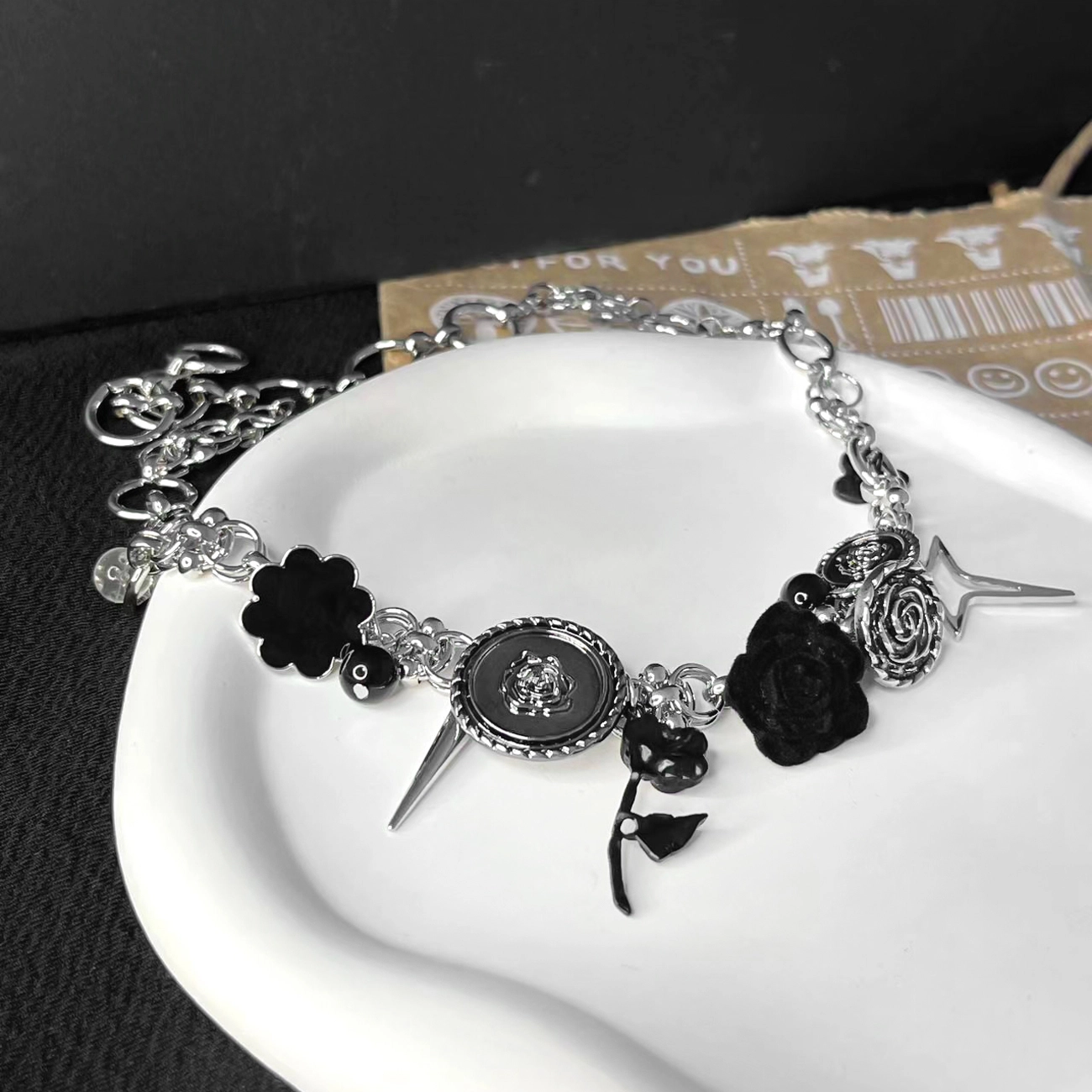 DVNRR choker y2k