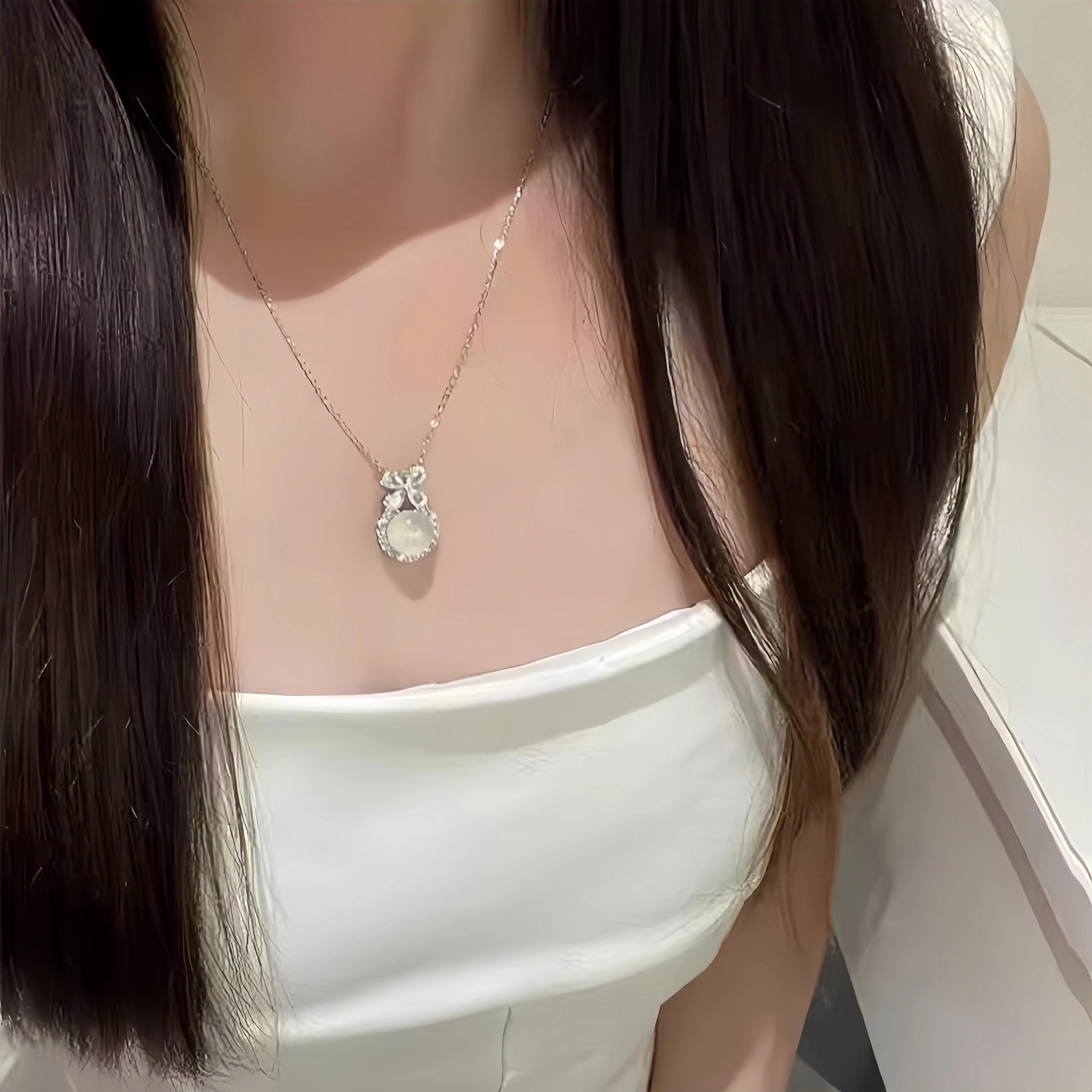 镯瑾 新中式国潮 精致 在逃公主 蝴蝶结樱桃 小吊坠 如月光般通透水润莹润光泽精工蛋面镶嵌 国风清冷感设计 玉髓 玉石项链 女款