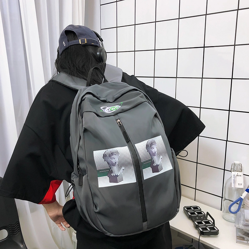 蔻蒂熊 美式高街书包大学生男生刺绣贴图背包轻便时尚 涤纶 双肩包 常规 青少年 灰色/黑色