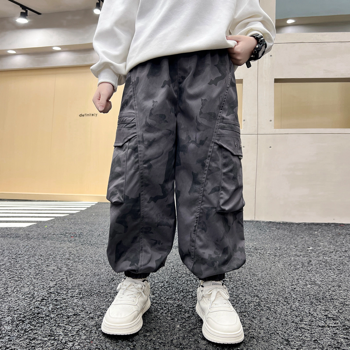俞兆林 男大童潮范直筒户工装大口袋外健身跑步舒适亲肤适中儿童运动裤 春秋 青少年