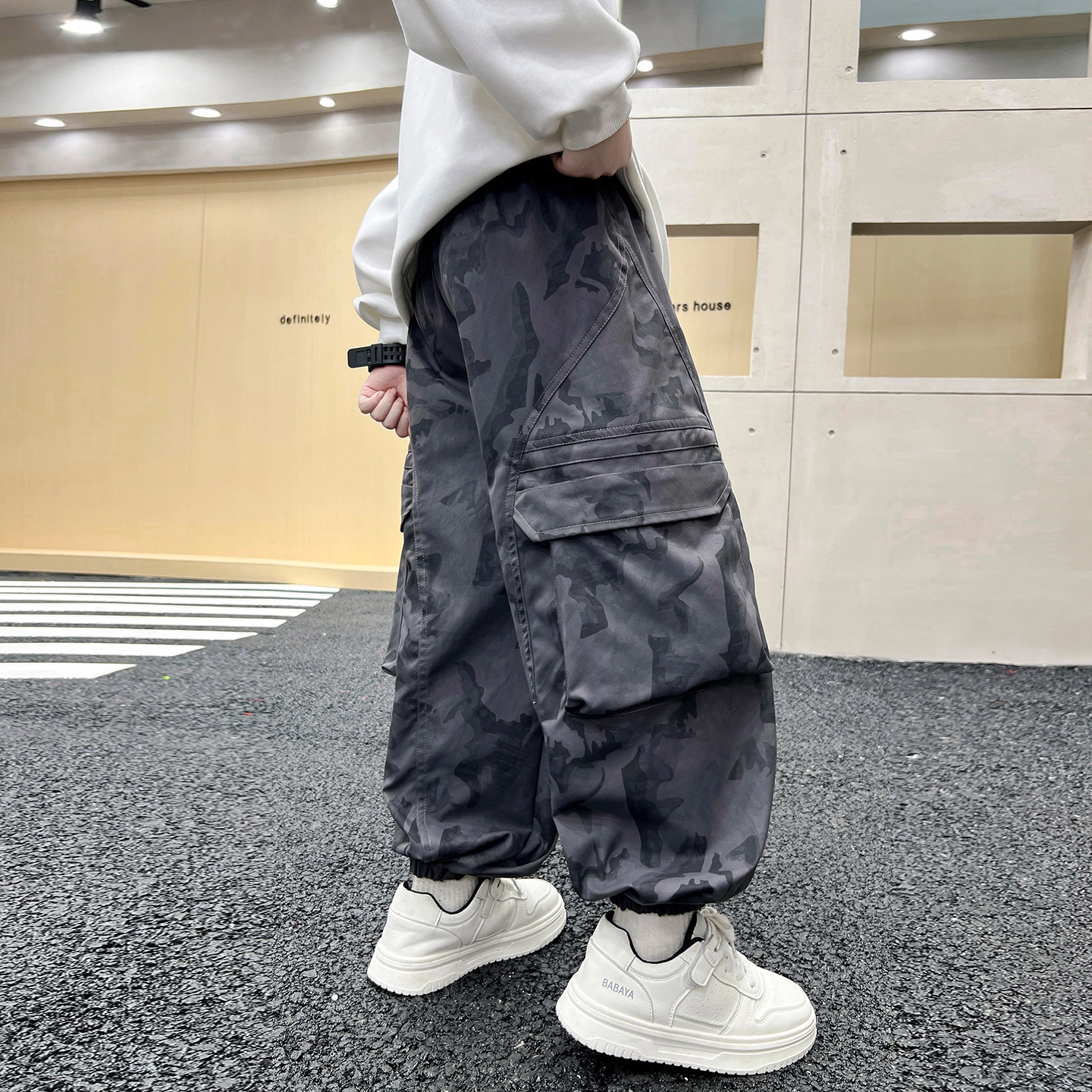 俞兆林 男大童潮范直筒户工装大口袋外健身跑步舒适亲肤适中儿童运动裤 春秋 青少年