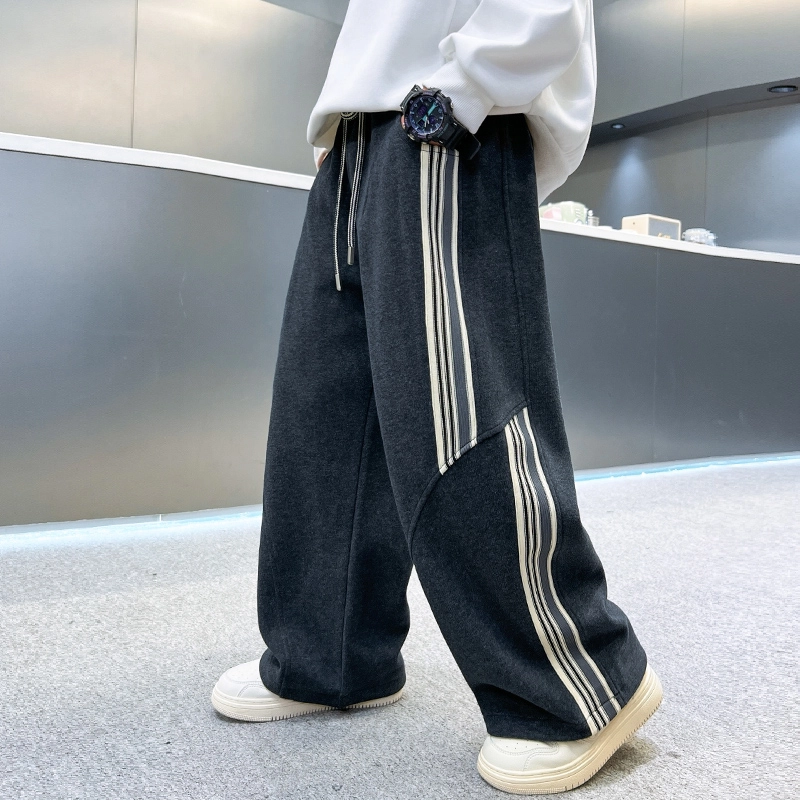俞兆林 男大童卫裤简约条纹潮范直筒户外健身跑步舒适亲肤适中儿童运动裤 春秋 青少年