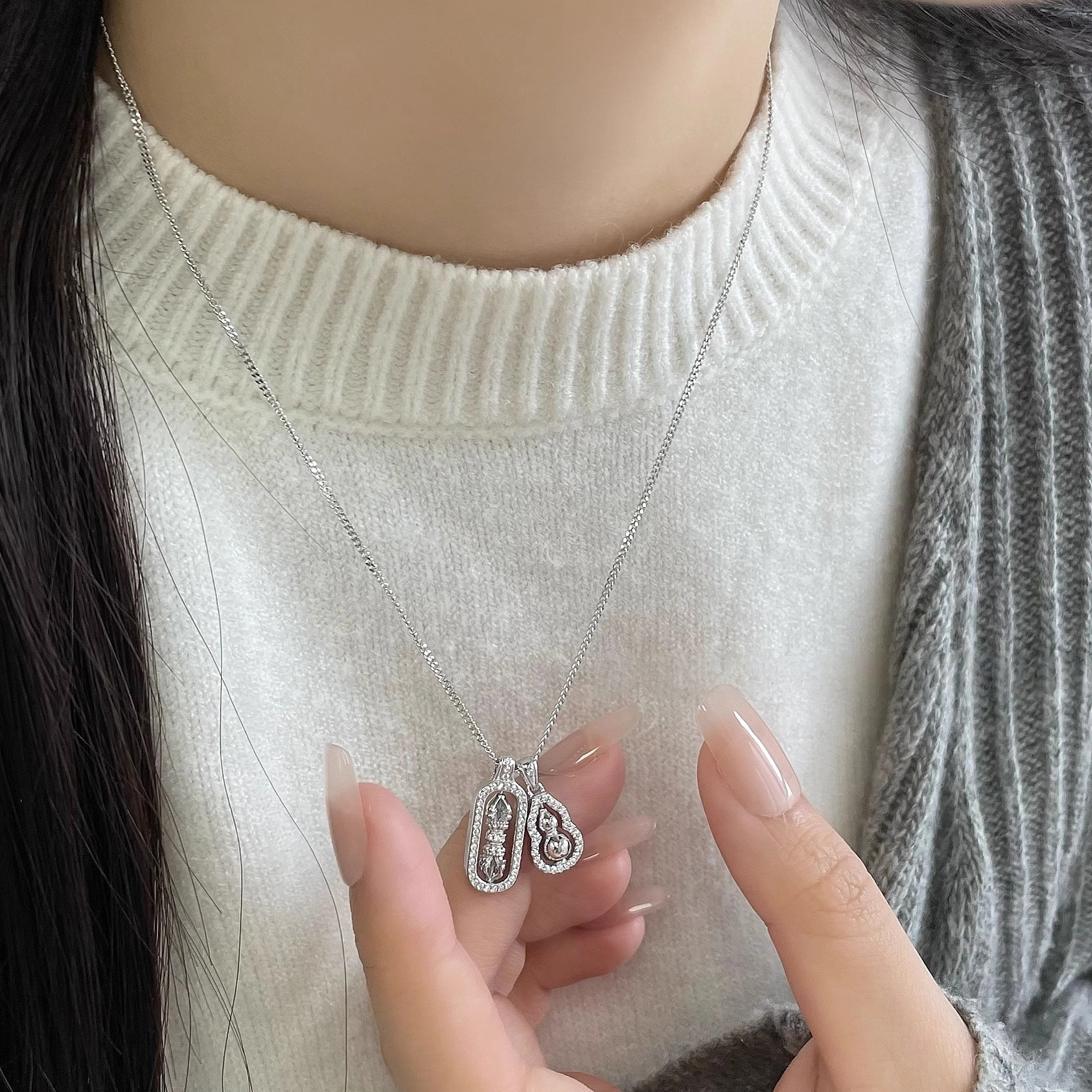 CUTE DAME 990
