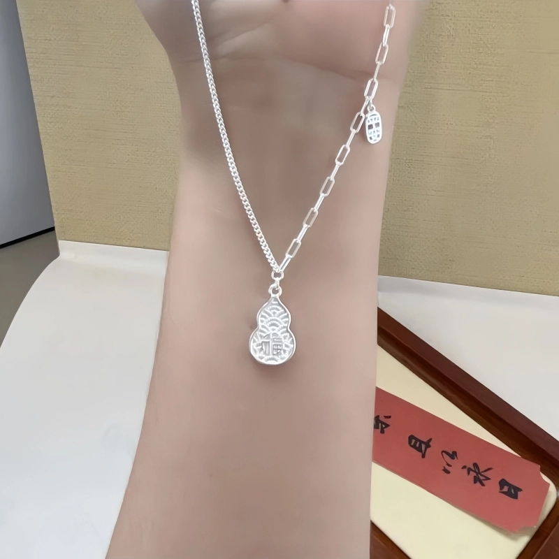 CUTE DAME 990
