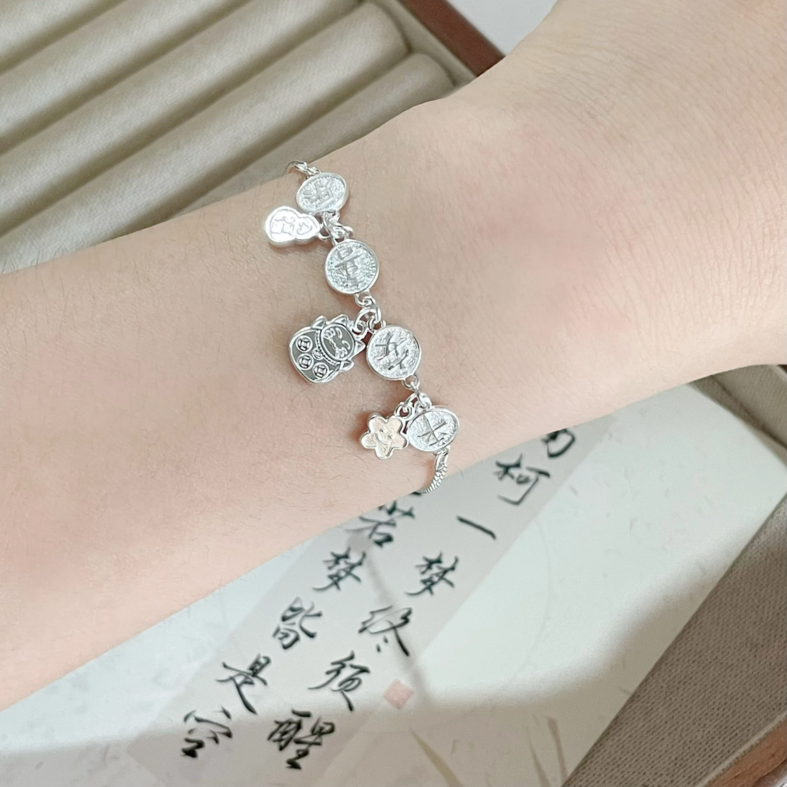 S990 CUTE DAME