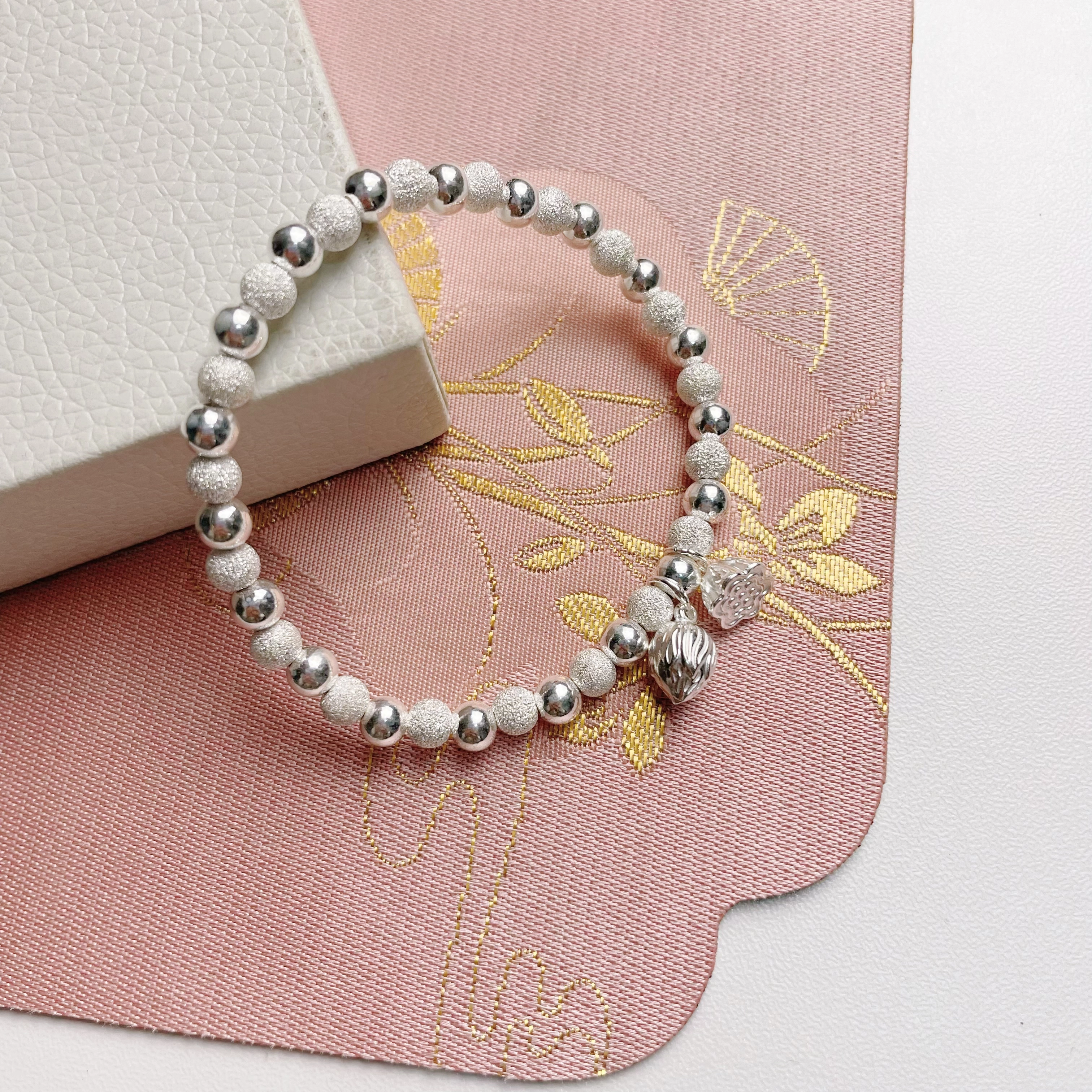 S990 CUTE DAME