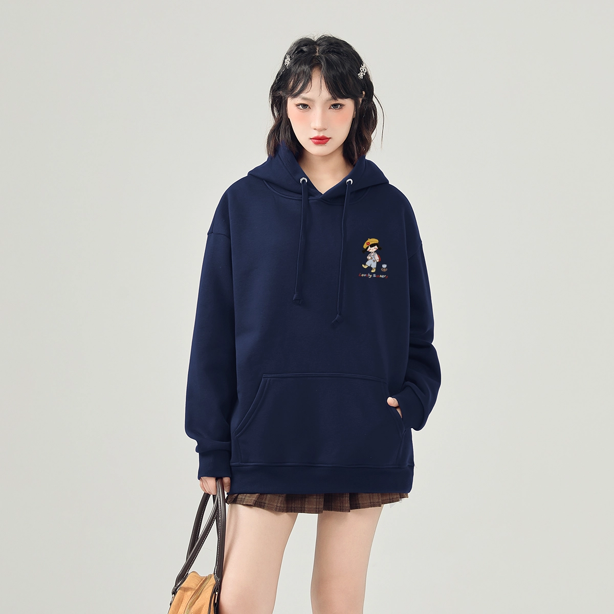棉致 彩色线条小女孩潮流百搭简约时尚学院风柔软舒适松紧抽绳连帽长袖卫衣 女款