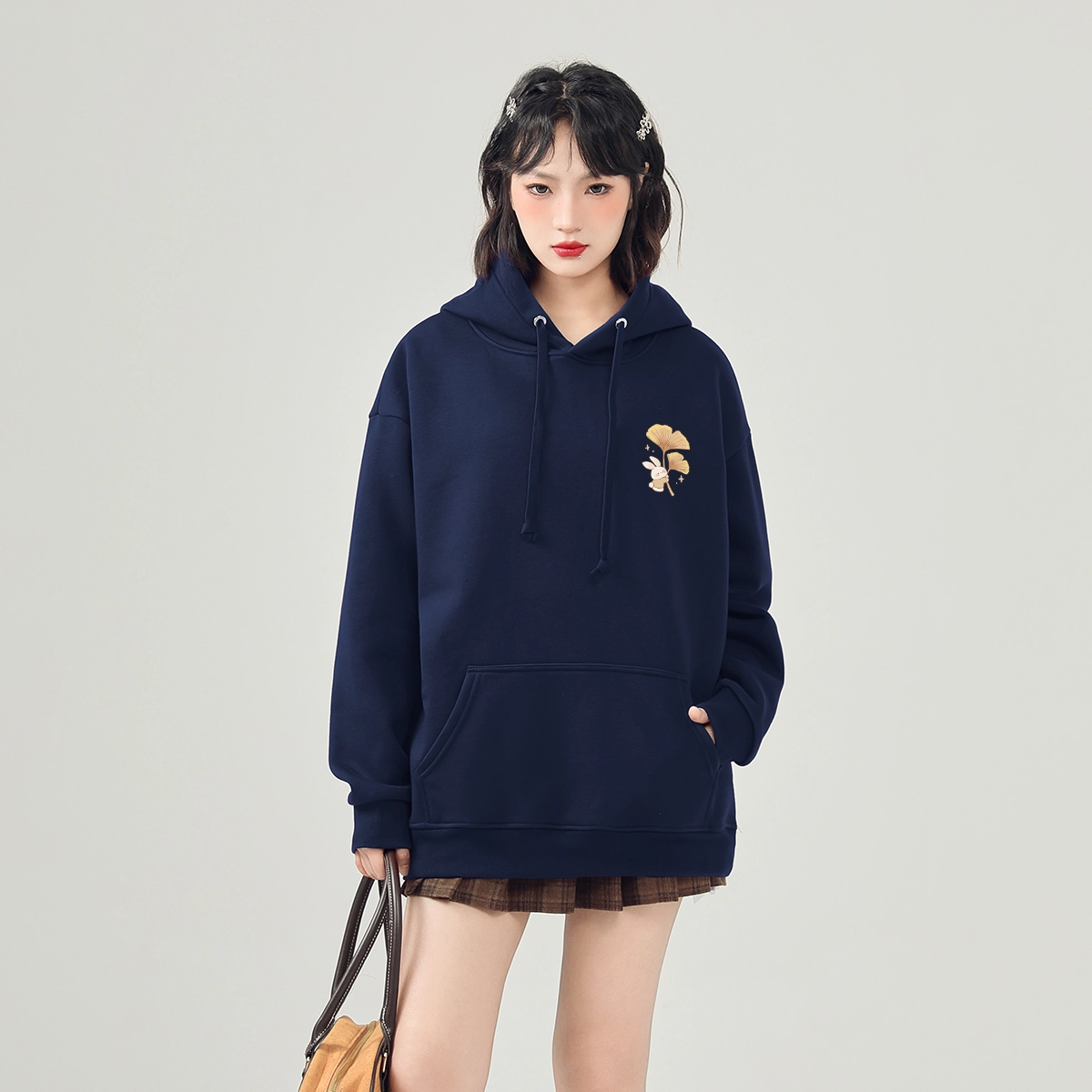 棉致 银杏小兔涂鸦潮流时尚创意百搭休闲简约柔软舒适套头连帽长袖卫衣 女款