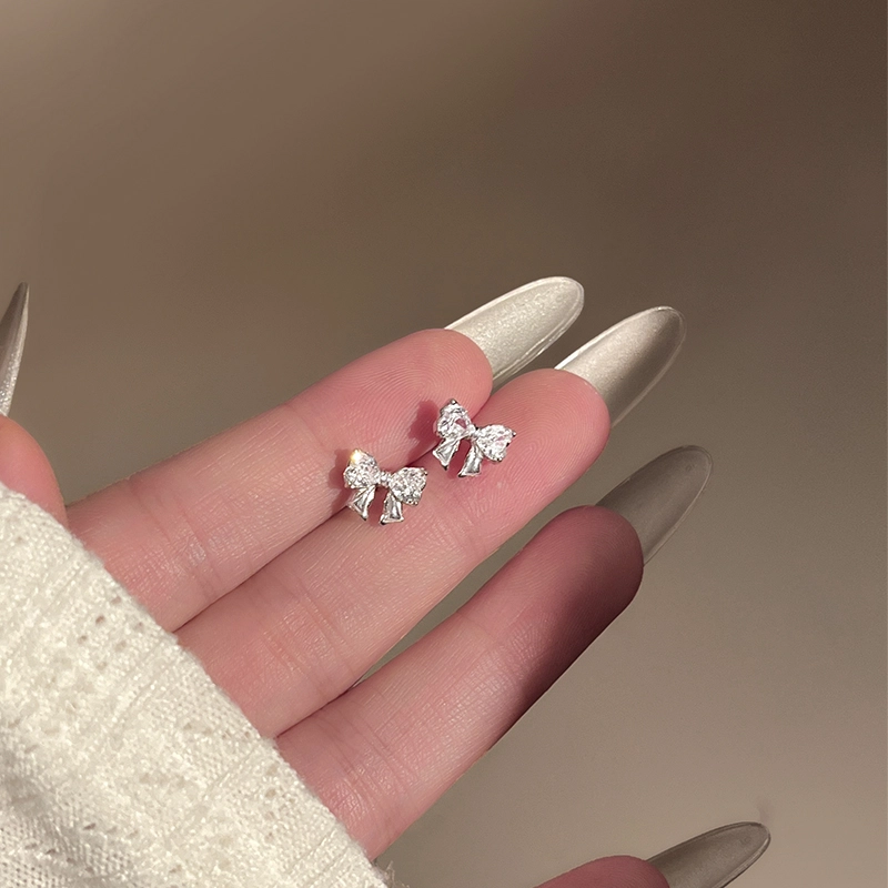 925