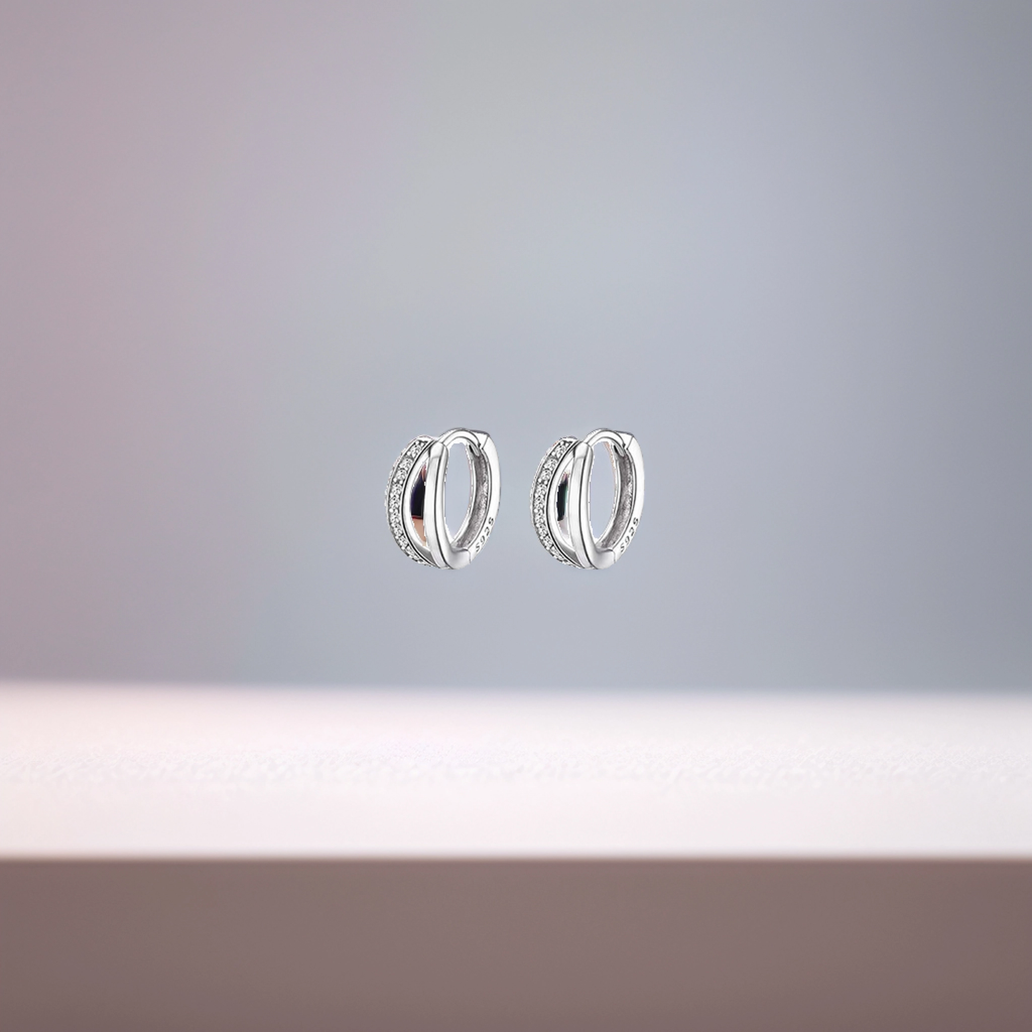 925